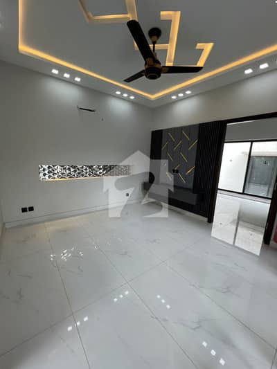 5 MARLA ELEGANT AND FULLY MAINTAINED SUPER HOT LOCATED BUNGALOW IS AVAILABLE IN THE BEST BLOCK OF DHA LAHORE.