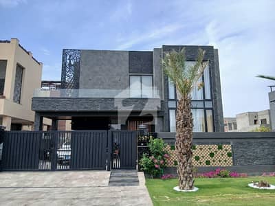 ڈی ایچ اے فیز 7 - بلاک آر فیز 7,ڈیفنس (ڈی ایچ اے),لاہور میں 5 کمروں کا 1 کنال مکان 9.95 کروڑ میں برائے فروخت۔ ڈی ایچ اے فیز 7 - بلاک آر فیز 7,ڈیفنس (ڈی ایچ اے),لاہور میں 5 کمروں کا 1 کنال مکان 9.95 کروڑ میں برائے فروخت۔