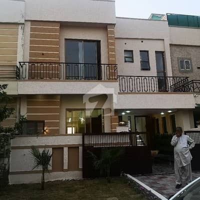 بحریہ ٹاؤن فیز 8 ۔ سیکٹر ای - 1 بحریہ ٹاؤن فیز 8,بحریہ ٹاؤن راولپنڈی,راولپنڈی میں 4 کمروں کا 6 مرلہ مکان 2.85 کروڑ میں برائے فروخت۔