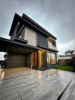1 Kanal Fully Furnished100% Orignal Pick House For Rent Near Park Hot Location