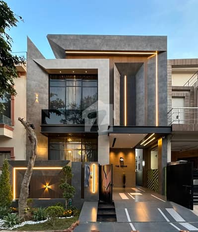 5 MARLA BRAND NEW ULTRA MODERN HOUSE FOR SALE NEAR TO PARK