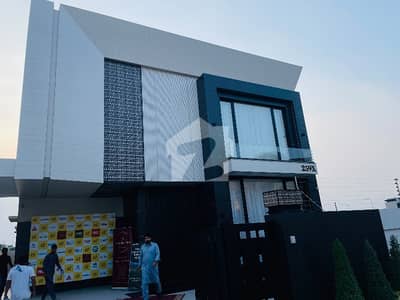 ڈی ایچ اے فیز 8 ڈیفنس (ڈی ایچ اے),لاہور میں 5 کمروں کا 1 کنال مکان 13.8 کروڑ میں برائے فروخت۔ ڈی ایچ اے فیز 8 ڈیفنس (ڈی ایچ اے),لاہور میں 5 کمروں کا 1 کنال مکان 13.8 کروڑ میں برائے فروخت۔