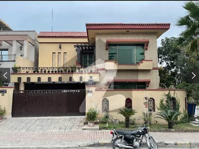 12 Marla Corner House for Sale with Kanal equivalent Front Phase 7 Best Location