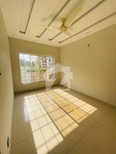 10 MARLA BEAUTIFULL NEW UPPER PORTION AVAILBLE FOR RENT