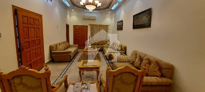 کینٹ سیالکوٹ میں 6 کمروں کا 12 مرلہ مکان 3.0 کروڑ میں برائے فروخت۔