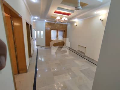 10 MARLA BEAUTIFULL NEW GROUND PORTION AVAILBLE FOR RENT