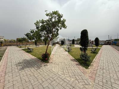 ایف ۔ 17 اسلام آباد میں 1 کنال رہائشی پلاٹ 1.65 کروڑ میں برائے فروخت۔