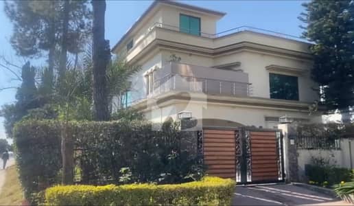 Ideal 3 side Corner House Facing Park - Direct Access 7th Ave And Srinagar Highway