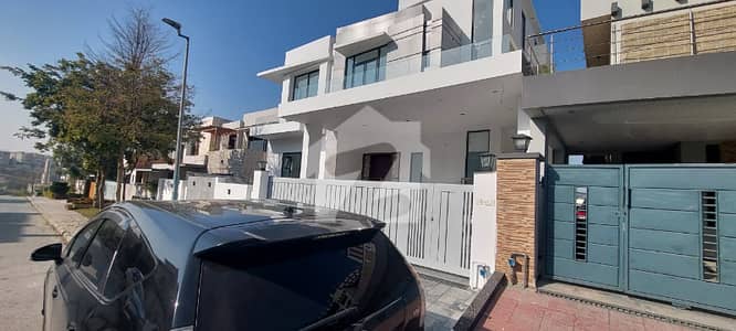 TRIPPLE STORY, DEAD END, OWNER BUILT, HEIGHT, BRAND NEW, EXCELLENT LOCATION