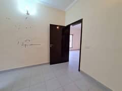 3Bed DDL 200sq Yd Villa FOR SALE. All Amenities Nearby Including Parks, Mosques And Gallery