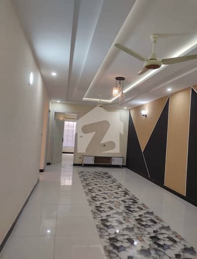 سوان گارڈن اسلام آباد میں 4 کمروں کا 8 مرلہ مکان 1.1 لاکھ میں کرایہ پر دستیاب ہے۔