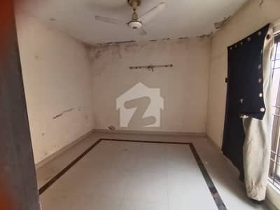 ڈی ایچ اے فیز 2 - بلاک یو فیز 2,ڈیفنس (ڈی ایچ اے),لاہور میں 2 کمروں کا 1 کنال بالائی پورشن 1.2 لاکھ میں کرایہ پر دستیاب ہے۔ ڈی ایچ اے فیز 2 - بلاک یو فیز 2,ڈیفنس (ڈی ایچ اے),لاہور میں 2 کمروں کا 1 کنال بالائی پورشن 1.2 لاکھ میں کرایہ پر دستیاب ہے۔