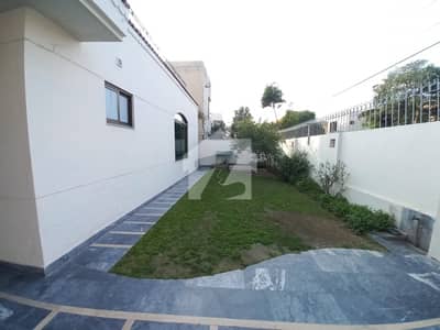 SEPARATE GATE 1 KANAL UPPER PORTION AVALIBLE FOR RENT IN DHA PHASE 4 SEPARATE GATE 1 KANAL UPPER PORTION AVALIBLE FOR RENT IN DHA PHASE 4