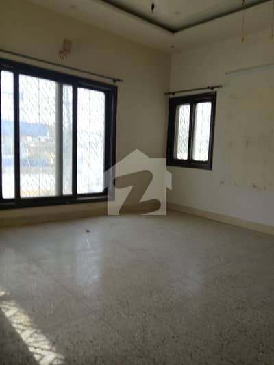 Independent house 650sq/yd 3 side corner near Patel hospital