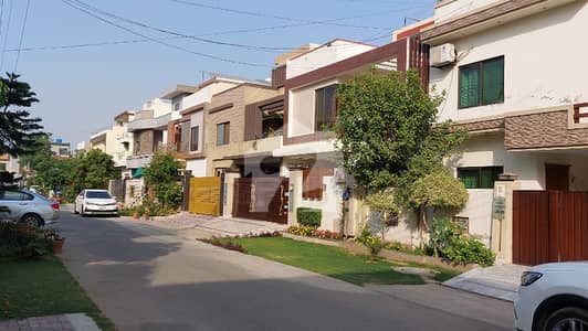 10 Marla Beautifully Location Near Mosque Market And Main Road Plot For Sale