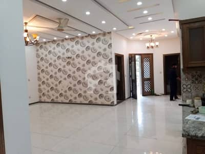 بحریہ ٹاؤن فیز 7 بحریہ ٹاؤن راولپنڈی,راولپنڈی میں 6 کمروں کا 1 کنال مکان 2.7 لاکھ میں کرایہ پر دستیاب ہے۔