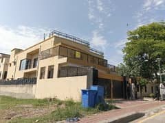 Kanal Beautiful Corner House for Rent in Bahria Town