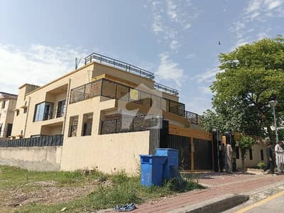 بحریہ ٹاؤن فیز 3 بحریہ ٹاؤن راولپنڈی,راولپنڈی میں 6 کمروں کا 1 کنال مکان 2.3 لاکھ میں کرایہ پر دستیاب ہے۔