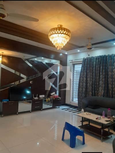 LOWER PORTION 2BEDROOM AVAILABLE LOWER PORTION 2BEDROOM AVAILABLE