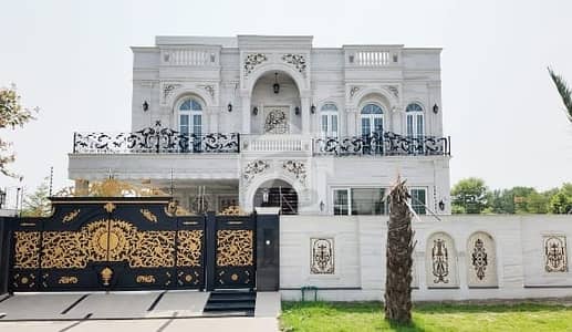 ڈی ایچ اے فیز 8 ڈیفنس (ڈی ایچ اے),لاہور میں 5 کمروں کا 1 کنال مکان 4.5 لاکھ میں کرایہ پر دستیاب ہے۔