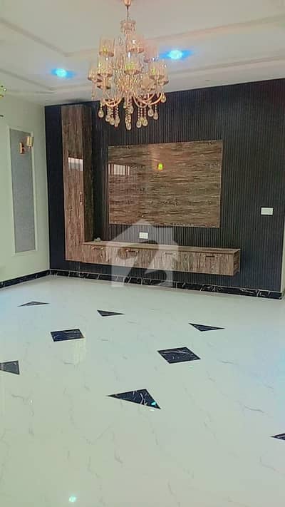 1 Kanal uper portion first entry for rent