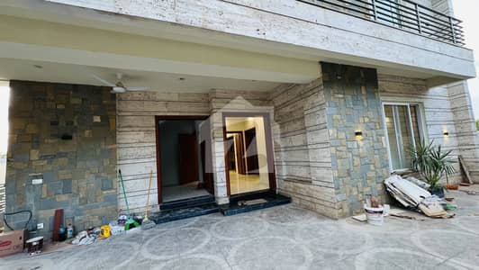 one ka house for rent in top city 1 +besment