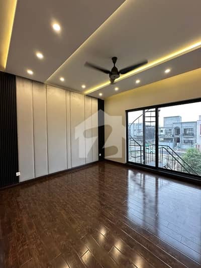 10 Marla Beautiful House Available For Sale Just 1 Mnt Drive From The Main Gate!! 10 Marla Beautiful House Available For Sale Just 1 Mnt Drive From The Main Gate!!