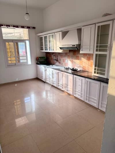 HILLY AREA 1000 YARDS OLD HOUSE FOR SALE PHASE 6 PRIME LOCATION NEAR PARK HILLY AREA 1000 YARDS OLD HOUSE FOR SALE PHASE 6 PRIME LOCATION NEAR PARK