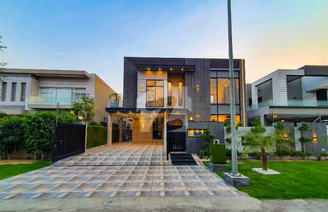 1 KANAL BRAND NEW EYE CATCHING MODERN BUNGALOW FOR RENT NEAR TO RAYA IN LOW PRICE