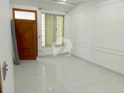 سوان گارڈن اسلام آباد میں 3 کمروں کا 1 کنال بالائی پورشن 85.0 ہزار میں کرایہ پر دستیاب ہے۔