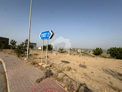 PRECINCT 16 MOST HEIGHTED LOCATION SINGLE BELT + 325 YARD PLOT WITH AMAIZING VIEW AVAILABLE FOR SALE