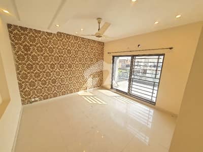 ڈی ایچ اے فیز 6 ڈیفنس (ڈی ایچ اے),لاہور میں 3 کمروں کا 1 کنال بالائی پورشن 1.55 لاکھ میں کرایہ پر دستیاب ہے۔ ڈی ایچ اے فیز 6 ڈیفنس (ڈی ایچ اے),لاہور میں 3 کمروں کا 1 کنال بالائی پورشن 1.55 لاکھ میں کرایہ پر دستیاب ہے۔
