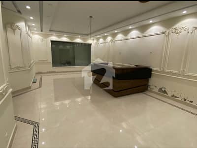 ایم ایم عالم روڈ گلبرگ,لاہور میں 7 مرلہ Studio دکان 12.0 لاکھ میں کرایہ پر دستیاب ہے۔