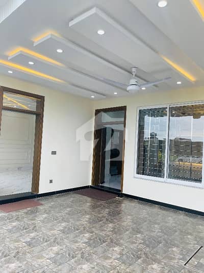 10 Marla Designer House for Sale Prime Location