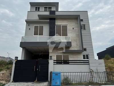 5 Marla House For rent In The Perfect Location Of MPCHS - Multi Gardens