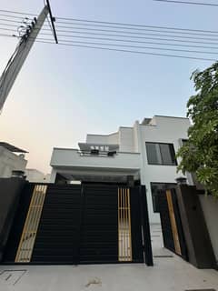 Aesthetic Prime Location House Of 10 Marla For Sale Is Available