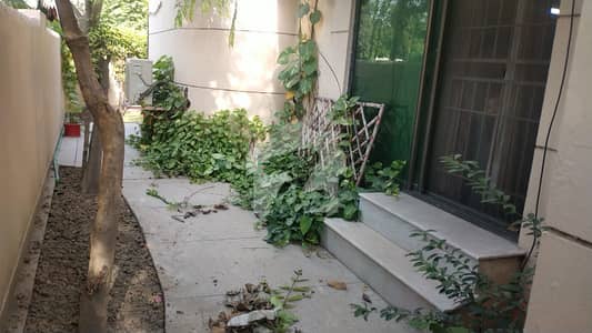 1 Kanal Corner Beautiful House For Sale