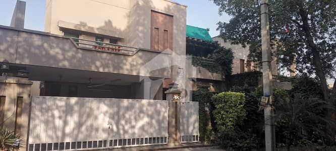 12 MARLA 4 BEDROOM HOUSE AVAILABLE FOR RENT 12 MARLA 4 BEDROOM HOUSE AVAILABLE FOR RENT