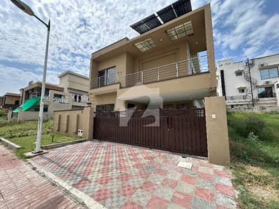 بحریہ ٹاؤن فیز 8 بحریہ ٹاؤن راولپنڈی,راولپنڈی میں 5 کمروں کا 10 مرلہ مکان 1.4 لاکھ میں کرایہ پر دستیاب ہے۔ بحریہ ٹاؤن فیز 8 بحریہ ٹاؤن راولپنڈی,راولپنڈی میں 5 کمروں کا 10 مرلہ مکان 1.4 لاکھ میں کرایہ پر دستیاب ہے۔