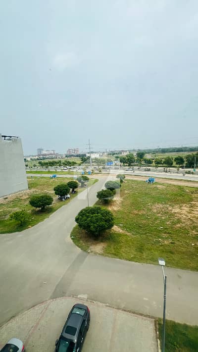 HOT LOCATON NEAR PARK AND MOSQUE