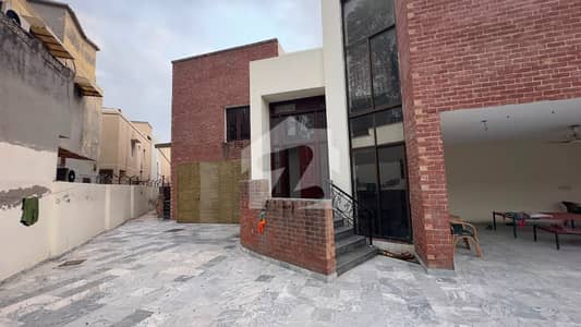 ڈی ایچ اے فیز 1 - بلاک سی فیز 1,ڈیفنس (ڈی ایچ اے),لاہور میں 6 کمروں کا 1 کنال مکان 13.0 کروڑ میں برائے فروخت۔ ڈی ایچ اے فیز 1 - بلاک سی فیز 1,ڈیفنس (ڈی ایچ اے),لاہور میں 6 کمروں کا 1 کنال مکان 13.0 کروڑ میں برائے فروخت۔