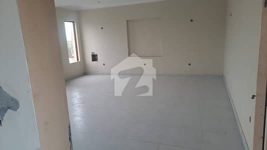 1 KANAL 3 FLOORS BUILDING AVAILABLE FOR SILENT OFFICE IN PINE AVENUE ROAD WITH 90 FIT ROAD IN A VERY HOT LOCATION OF LAHORE