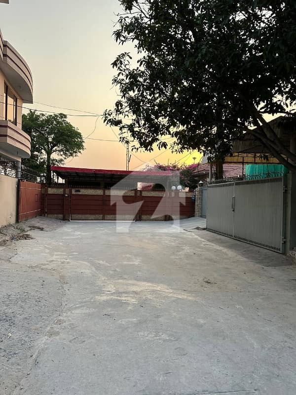10 Marla Used owner Build House Available For Sale 10 Marla Used owner Build House Available For Sale