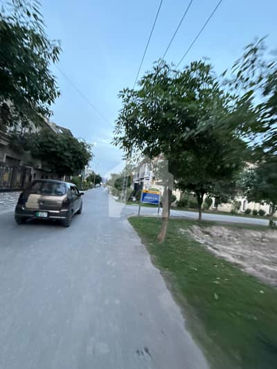 پارک ویو سٹی ۔ ٹوپز بلاک پارک ویو سٹی,لاہور میں 10 مرلہ رہائشی پلاٹ 2.25 کروڑ میں برائے فروخت۔