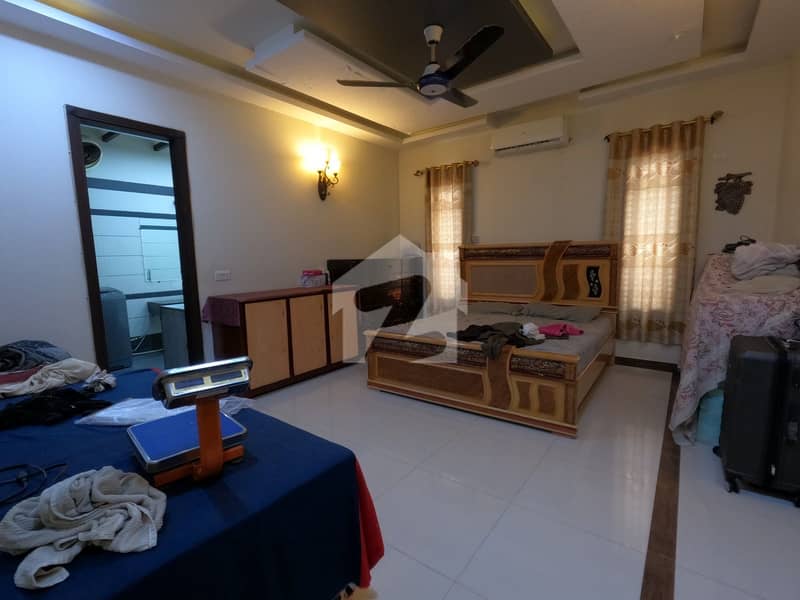 500 Yards Slightly use Bungalow For Sale 500 Yards Slightly use Bungalow For Sale