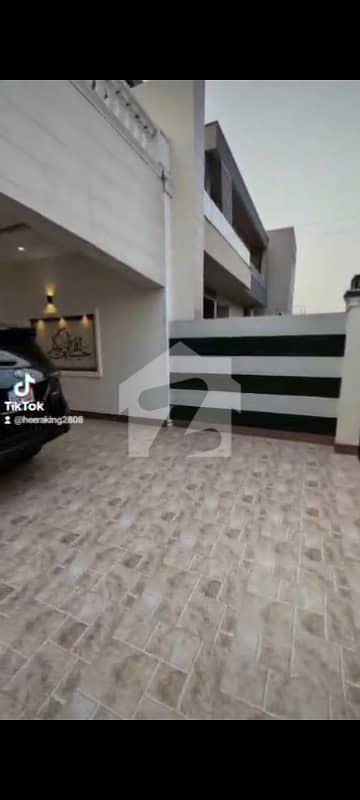 ازمیر ٹاؤن ۔ بلاک ڈی ازمیر ٹاؤن,لاہور میں 6 کمروں کا 1 کنال مکان 6.35 کروڑ میں برائے فروخت۔