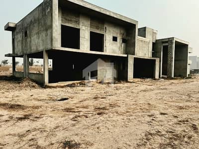 Hot Deal 4 Kanal Luxury Villa with Golf View For Sale in Eighteen