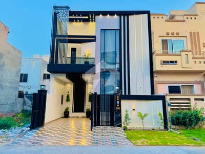 سٹی ہاؤسنگ سوسائٹی گوجرانوالہ میں 4 کمروں کا 5 مرلہ مکان 2.5 کروڑ میں برائے فروخت۔