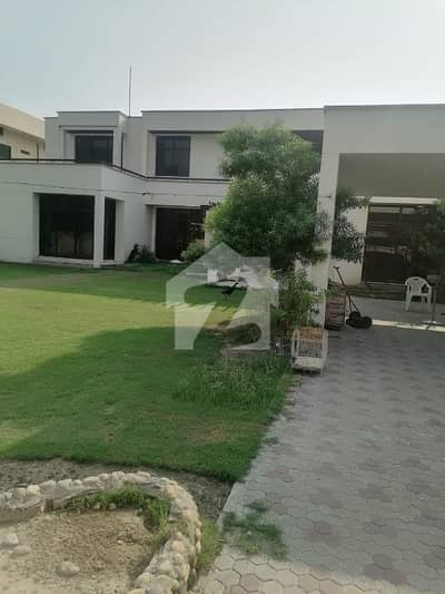 ڈی ایچ اے فیز 2 - بلاک آر فیز 2,ڈیفنس (ڈی ایچ اے),لاہور میں 6 کمروں کا 2 کنال مکان 15.95 کروڑ میں برائے فروخت۔