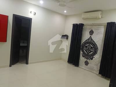 بحریہ ٹاؤن سیکٹر B بحریہ ٹاؤن,لاہور میں 4 کمروں کا 8 مرلہ مکان 1.1 لاکھ میں کرایہ پر دستیاب ہے۔